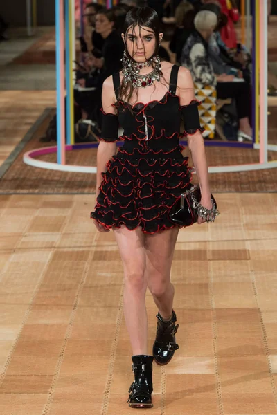Look 10